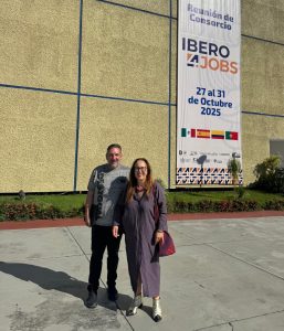 Maribel Doval e Juan Carlos Mejuto diante da sé do evento