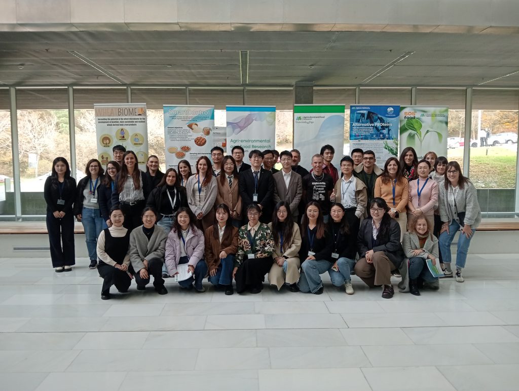 Fotografía dos participantes no Simposio / Picture with the attendees and participants in the Symposium